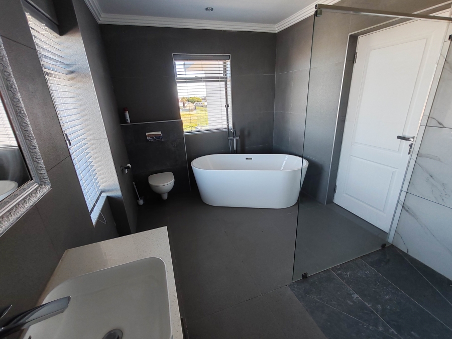 7 Bedroom Property for Sale in Perlemoenbaai Western Cape